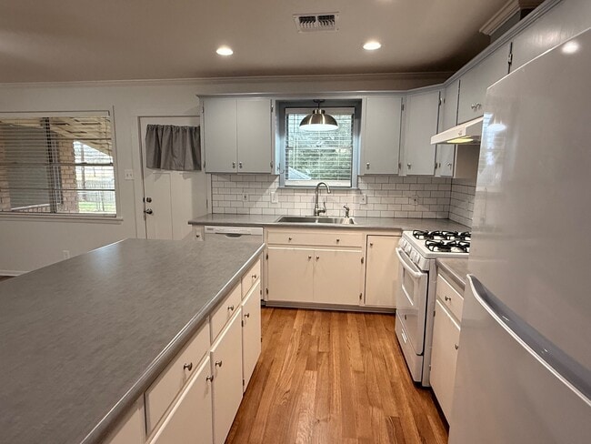 property at 204 Meadow Ln