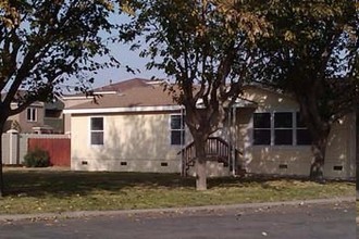 Casa Mobile Park in Los Banos, CA - Foto de edificio - Building Photo