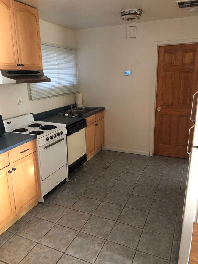 66 Luyster St in Huntington Station, NY - Building Photo - Building Photo