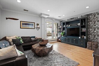 881 E 2nd St, Unit 1 in Boston, MA - Building Photo - Building Photo