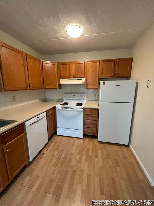 175 Adams St, Unit 26 in Newton, MA - Building Photo