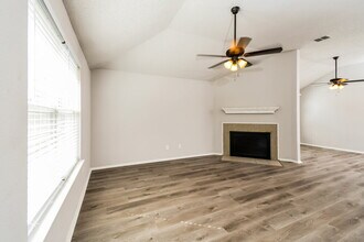 1041 Stockton Dr in Burleson, TX - Building Photo - Building Photo
