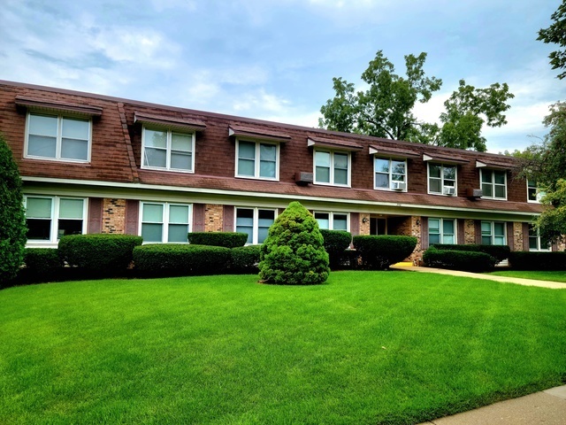 350 Brainerd Ave in Libertyville, IL - Foto de edificio