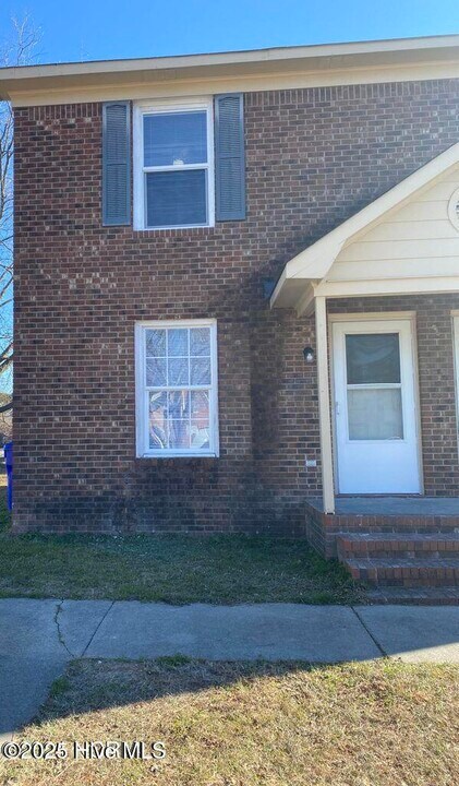 102 Shiloh Dr in Greenville, NC - Building Photo