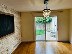 745 Rasmussen Ln in Bremerton, WA - Building Photo - Building Photo