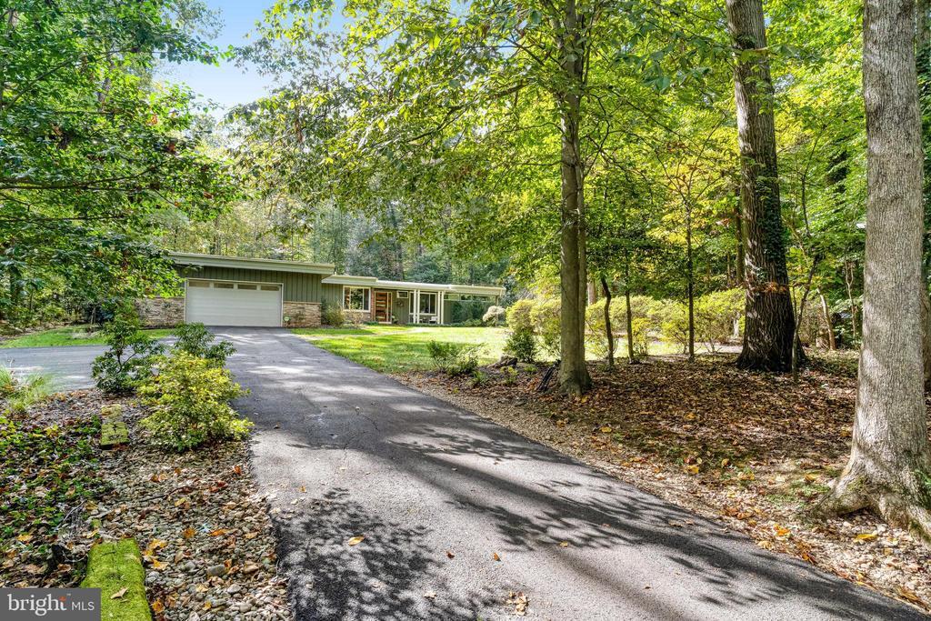 3416 Barkley Dr in Fairfax, VA - Building Photo