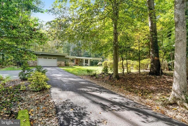 3416 Barkley Dr
