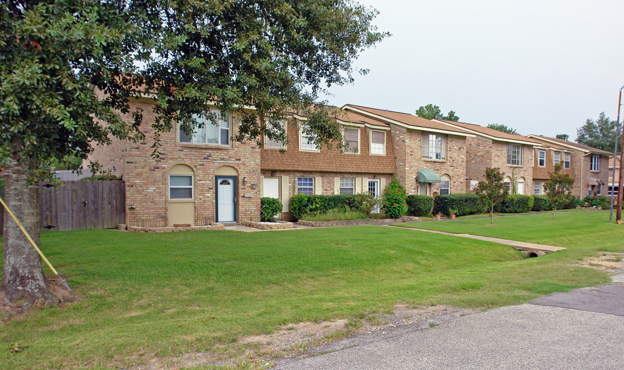 350 Long Rd in Beaumont, TX - Building Photo