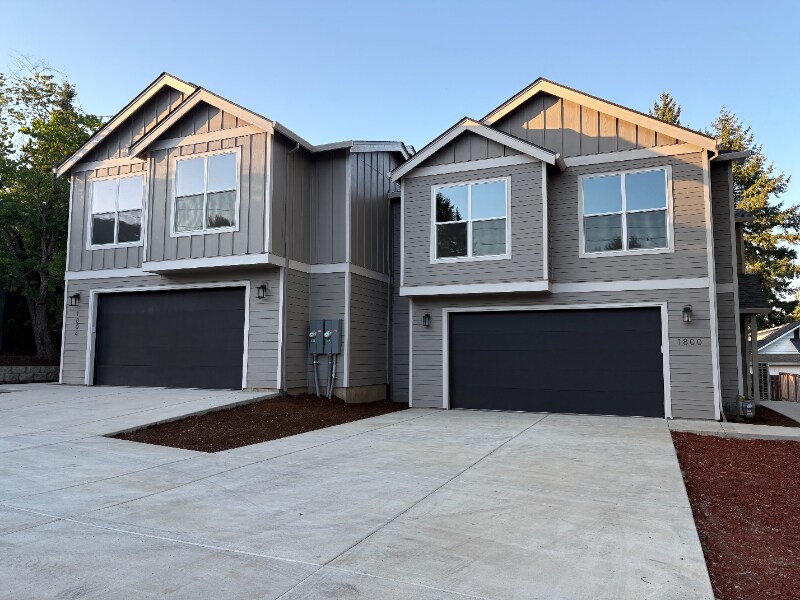 1800 NW Thatcher Rd in Forest Grove, OR - Foto de edificio