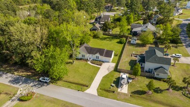 736 Comet Dr in Beaufort, NC - Foto de edificio - Building Photo