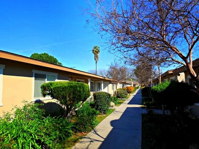 204 W Dakota Ave in Fresno, CA - Foto de edificio - Building Photo