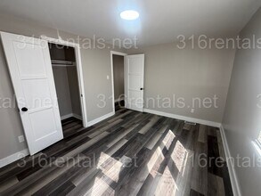 729 S Blf Ave in Wichita, KS - Building Photo - Building Photo