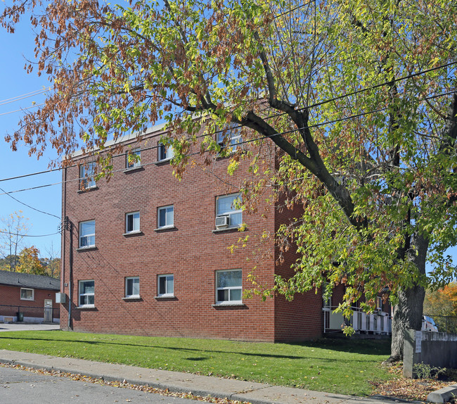 20 Cloverdale Ave in Hamilton, ON - Building Photo - Building Photo