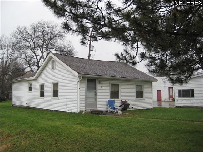 1057 N Aurora Rd in Aurora, OH - Building Photo - Building Photo