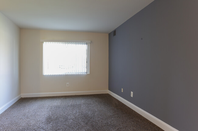 Parkway Terrace in Suitland, MD - Building Photo - Interior Photo