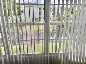 8305 Sunrise Lakes Blvd in Sunrise, FL - Building Photo - Building Photo