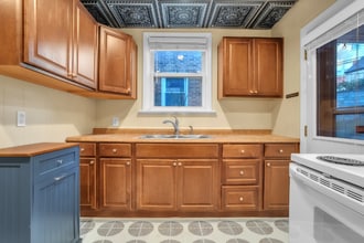 1644 McFarland Rd in Pittsburgh, PA - Foto de edificio - Building Photo