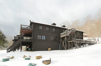 656 Hollywood Hills Rd in Old Forge, NY - Foto de edificio - Building Photo