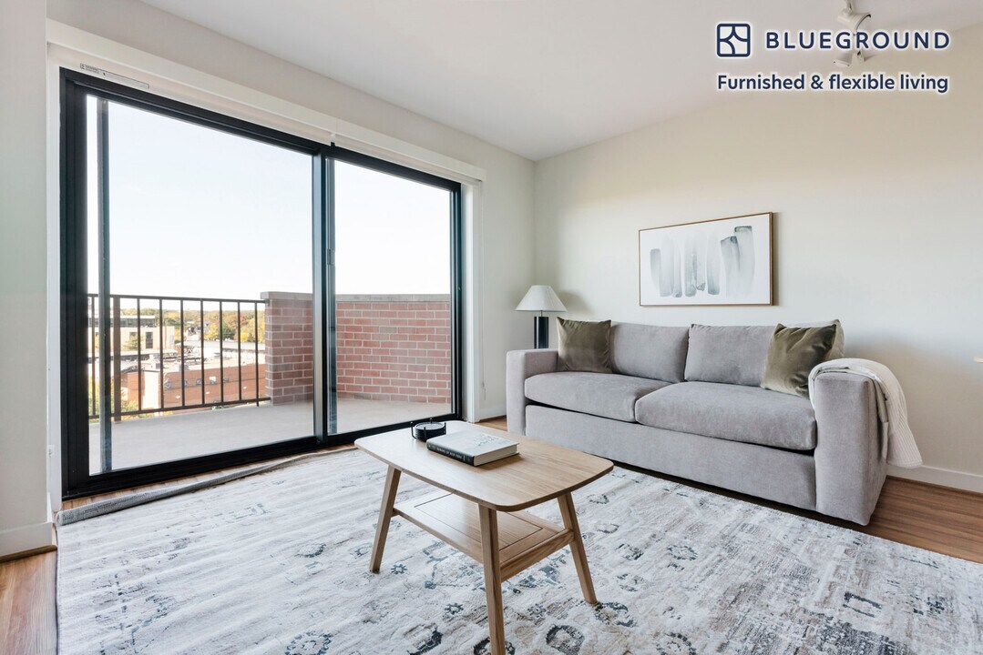 2500 Clarendon Blvd in Arlington, VA - Building Photo