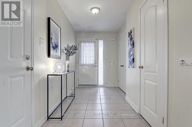 33 Brownridge Pl in Whitby, ON - Building Photo - Building Photo