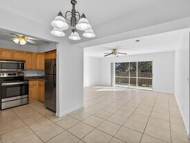 10330 N Military Trl in Palm Beach Gardens, FL - Building Photo