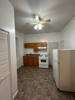 2442 W Iowa St, Unit 1R in Chicago, IL - Building Photo