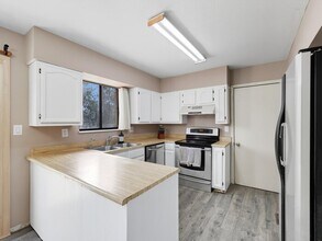 6735 Goldfield Dr in Colorado Springs, CO - Building Photo - Building Photo