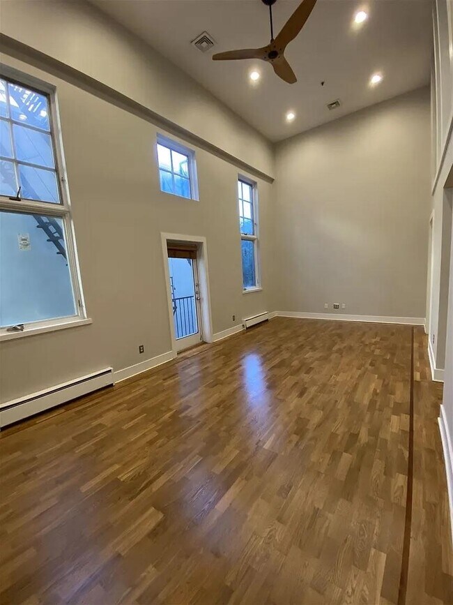 219 Bloomfield St in Hoboken, NJ - Building Photo - Building Photo