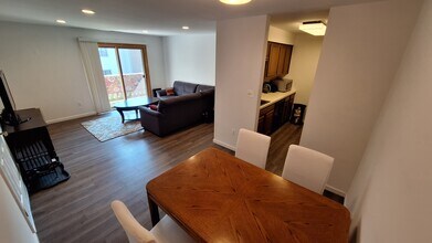 1015 Ravens Crest Dr, Unit 1015 in Plainsboro, NJ - Foto de edificio - Building Photo