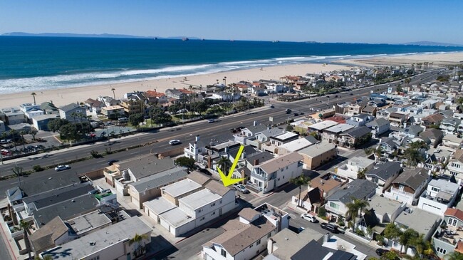210 Lugonia St in Newport Beach, CA - Building Photo - Building Photo