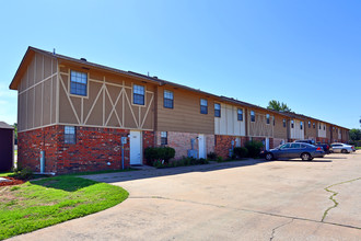 High Meadows Townhomes in Norman, OK - Building Photo - Building Photo