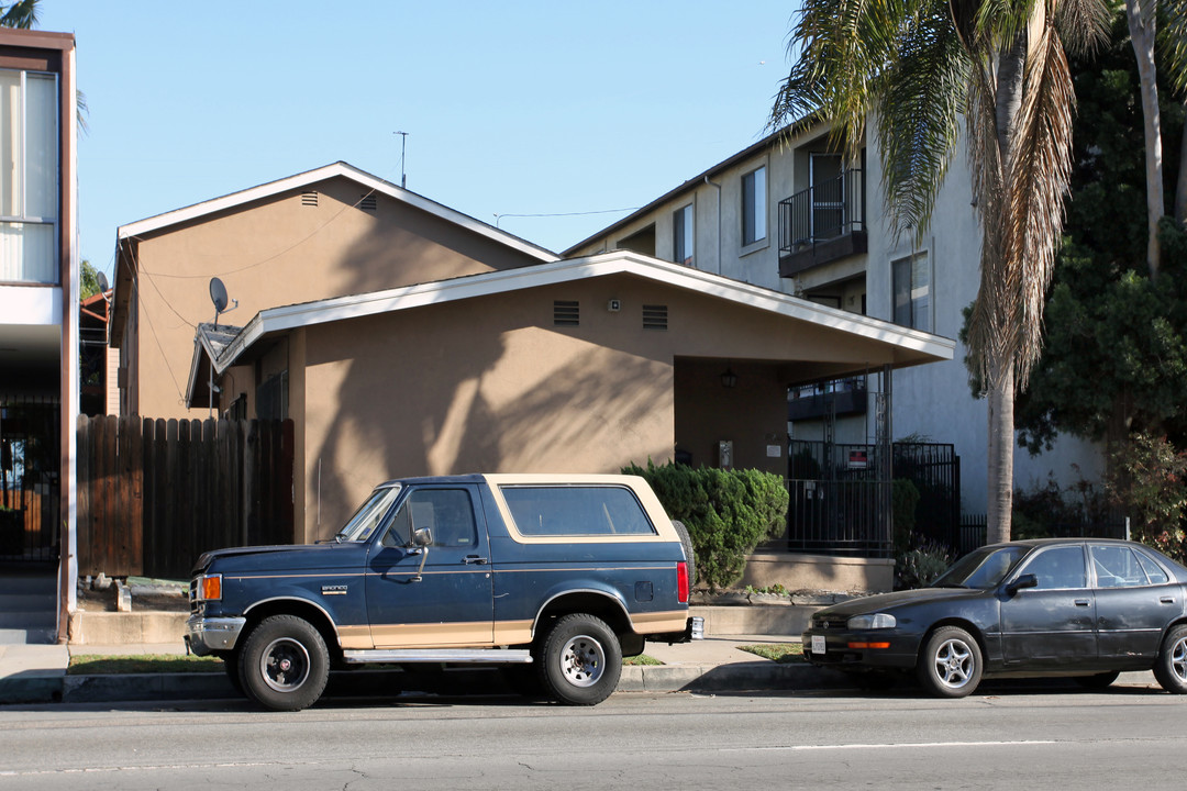 1026-1028 Redondo Ave in Long Beach, CA - Building Photo