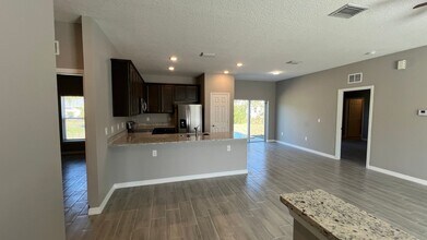 1275 Torrington St SE in Palm Bay, FL - Building Photo - Building Photo