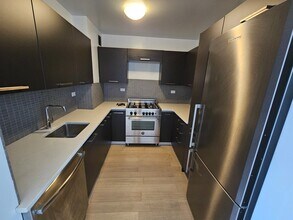 222 E 39th St in New York, NY - Building Photo - Building Photo