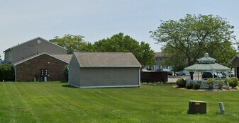 1800 Oakwood Ave in Napoleon, OH - Building Photo