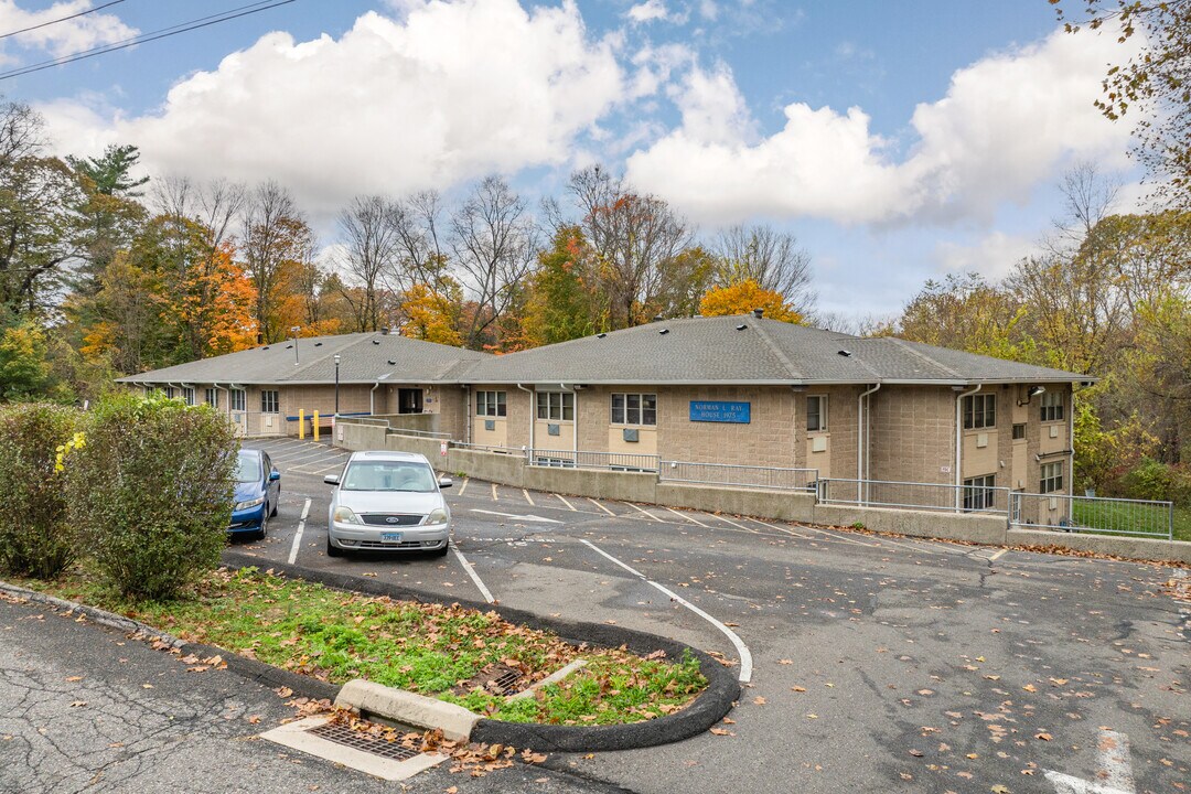 133 Walnut St in Seymour, CT - Building Photo