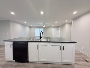 29638 Danbury Ct in New Baltimore, MI - Building Photo - Building Photo