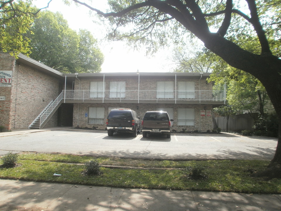 Victor Street Apartments in Dallas, TX - Building Photo