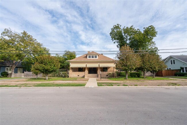 property at 1605 S Main St