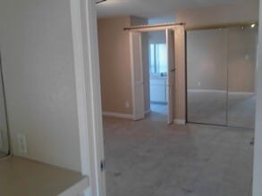 101 W Olive Ave in La Habra, CA - Foto de edificio - Building Photo