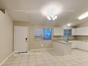 607 Hamlet Ct in Fruitland Park, FL - Foto de edificio - Building Photo