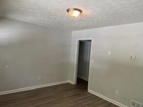 300 Rogers St in Mcdonough, GA - Building Photo - Building Photo