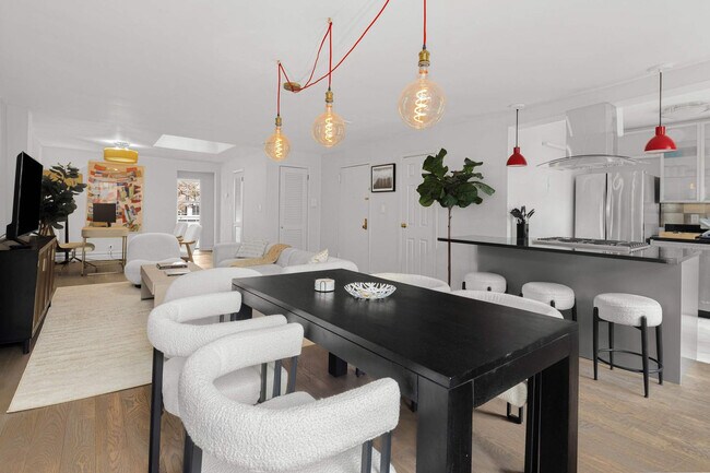 179 Sullivan St in New York, NY - Building Photo - Building Photo
