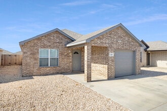 Cypress Grove in Lubbock, TX - Foto de edificio - Building Photo