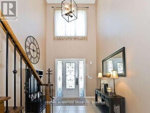 125 Timber Valley Ave in Richmond Hill, ON - Building Photo - Building Photo