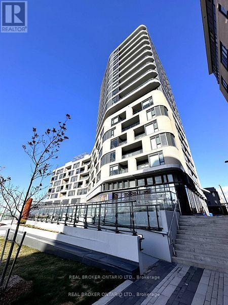 120 Eagle Rock Way in Vaughan, ON - Building Photo