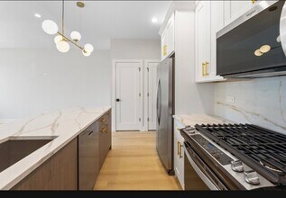 5006 S Prairie Ave, Unit Unit 2 in Chicago, IL - Building Photo - Building Photo