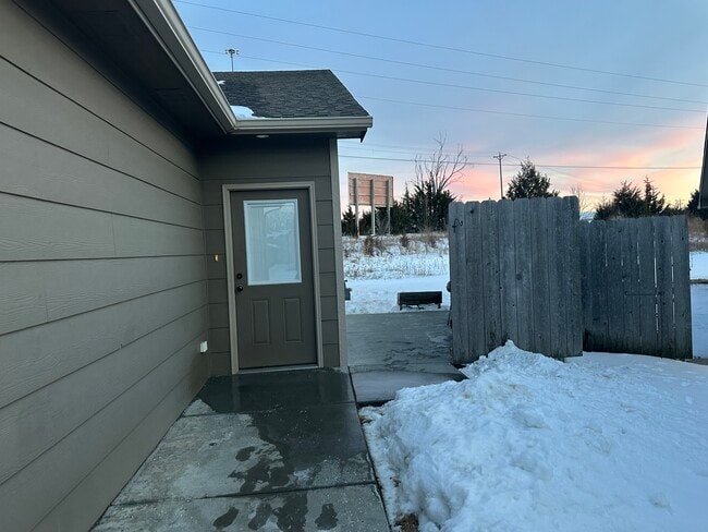 property at 4723 N Hillside Ct