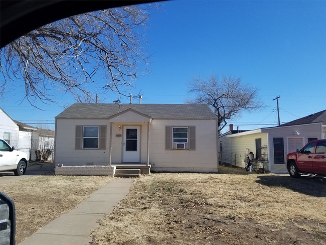 property at 4635 S Crockett St