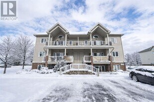 157 Crestway Dr in Ottawa, ON - Building Photo